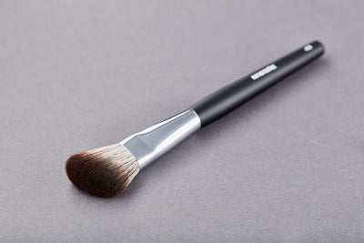 Soft Powder, Foundation and Blush Medium Angled Brush 405, Nastelle